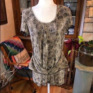 DRESS BARN SIZE 16 SHORT SLEEVE TAN AND BLACK VERY STRETCHY BLOUSE